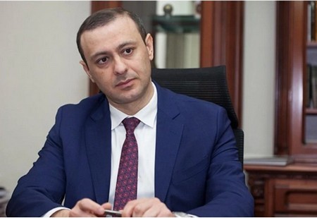 «Իրավունք». ԱՐՄԵՆ ԳՐԻԳՈՐՅԱՆԸ ՇՈՒՏՈՎ ՊՆ–ՈՒՄ ԲԱՐՁՐ ՊԱՇՏՈՆԻ Է ՆՇԱՆԱԿՎԵԼՈՒ. ՆԱ ՎԱՂՈՒՑ ԷՐ ԵՐԱԶՈՒՄ