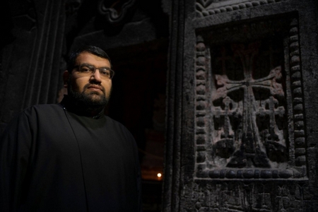 ՍԿՍՎՈՒՄ Է ՄԵՐ ՕՐԵՐԻ ՀՈԳԵՎՈՐ ՍԱՐԴԱՐԱՊԱՏԸ. Հայր Վաչե