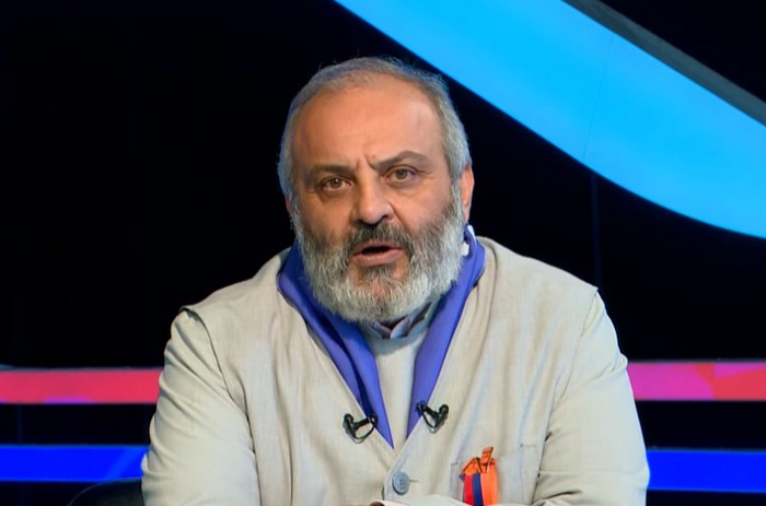 ԴԻՄՈՒՄ ԵՄ ԳՈՐԾԱՐԱՐՆԵՐԻՆ, ԼՌԵԼՈՒ ԻՐԱՎՈՒՆՔ ՉՈՒՆԵՔ, ՔԱՆԻ ՈՐ ՀԱՅՐԵՆԻՔ ԵՔ ԶԻՋԵԼՈՒ, ՄԵՐ ՔԱՅԼԵՐԸ ՏԱՆՈՒՄ ԵՆ ՄԵԶ ՄԵՐ ՆԱԽԱՆՇԱԾ ԾՐԱԳՐԻՆ՝ ԺԱՄ ԱՌԱՋ ՀԵՌԱՑՆԵԼՈՒ ԱՅՍ ԻՇԽԱՆՈՒԹՅԱՆԸ․ Բագրատ Սրբազան ԴԻՄՈՒՄ ԵՄ ԳՈՐԾԱՐԱՐՆԵՐԻՆ, ԼՌԵԼՈՒ ԻՐԱՎՈՒՆՔ ՉՈՒՆԵՔ, ՔԱՆԻ ՈՐ ՀԱՅՐԵՆԻՔ ԵՔ ԶԻՋԵԼՈՒ, ՄԵՐ ՔԱՅԼԵՐԸ ՏԱՆՈՒՄ ԵՆ ՄԵԶ ՄԵՐ ՆԱԽԱՆՇԱԾ ԾՐԱԳՐԻՆ՝ ԺԱՄ ԱՌԱՋ ՀԵՌԱՑՆԵԼՈՒ ԱՅՍ ԻՇԽԱՆՈՒԹՅԱՆԸ․ Բագրատ Սրբազան